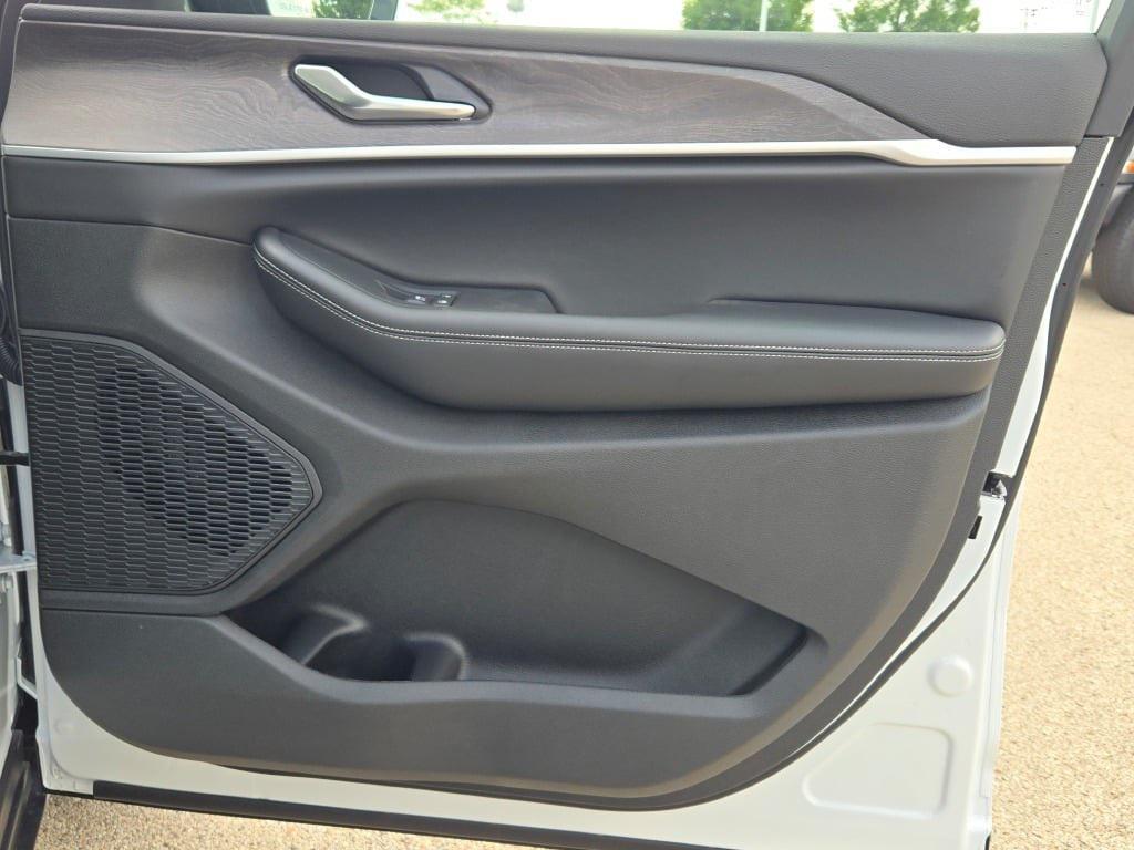 new 2025 Jeep Grand Cherokee L car, priced at $43,240