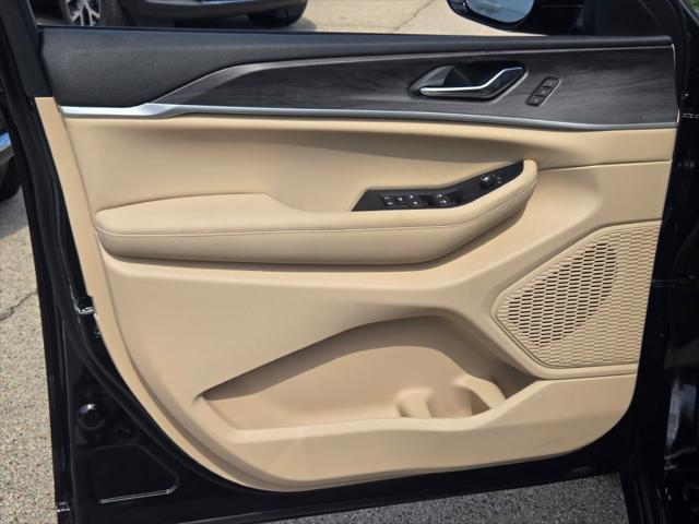 new 2025 Jeep Grand Cherokee car, priced at $44,146