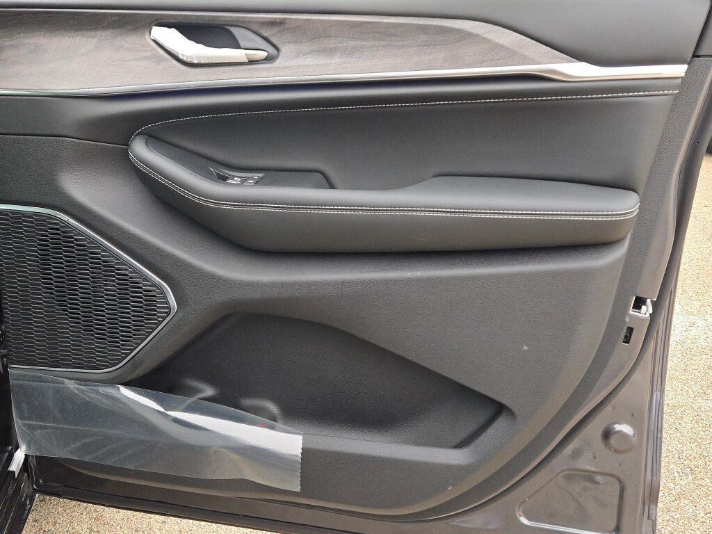 new 2025 Jeep Grand Cherokee L car, priced at $56,330