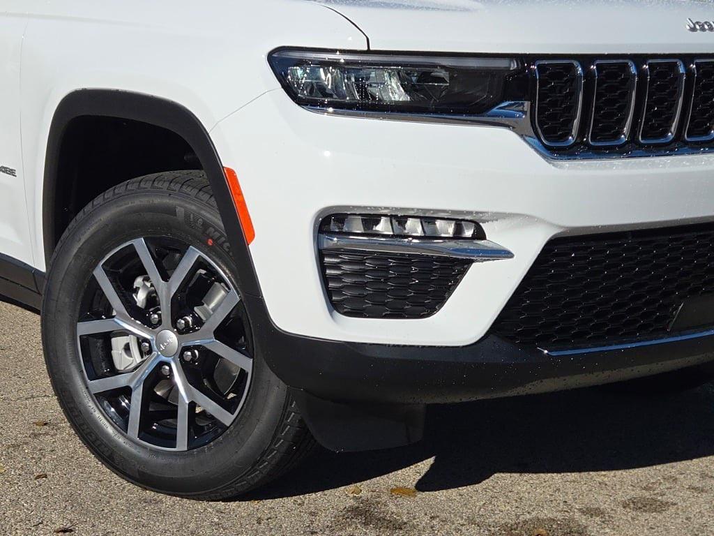 new 2025 Jeep Grand Cherokee car, priced at $42,415