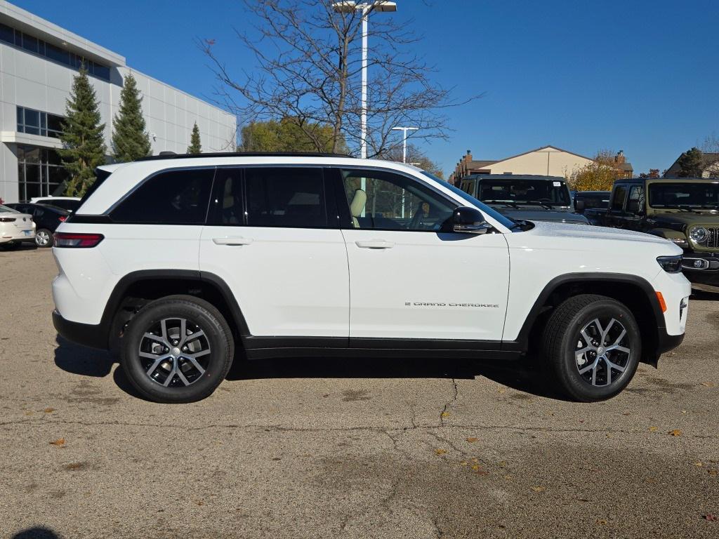 new 2025 Jeep Grand Cherokee car, priced at $42,415