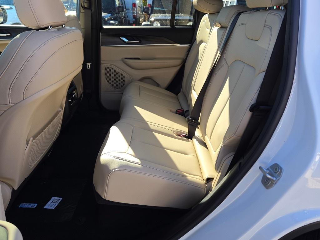 new 2025 Jeep Grand Cherokee car, priced at $42,415