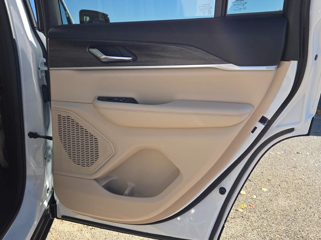 new 2025 Jeep Grand Cherokee car, priced at $42,415