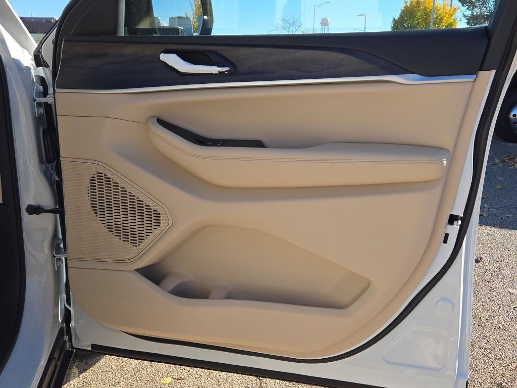 new 2025 Jeep Grand Cherokee car, priced at $42,415