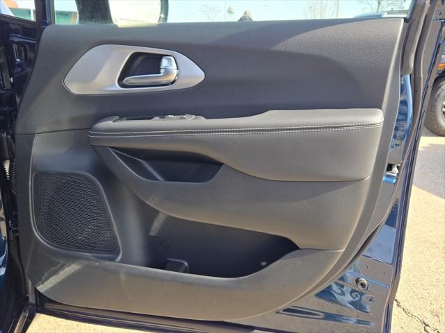 new 2025 Chrysler Pacifica Hybrid car, priced at $48,775