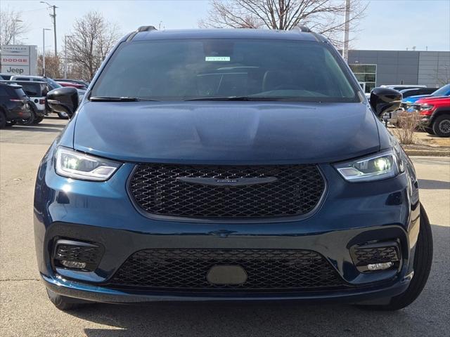 new 2025 Chrysler Pacifica Hybrid car, priced at $48,775