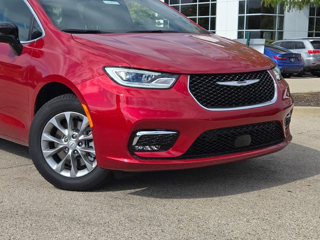 new 2026 Chrysler Pacifica car, priced at $47,030
