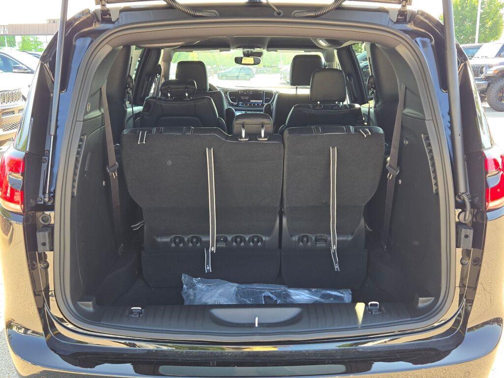 new 2026 Chrysler Pacifica car, priced at $37,450