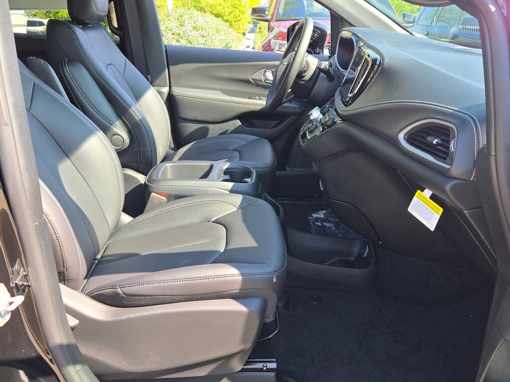 new 2026 Chrysler Pacifica car, priced at $37,450
