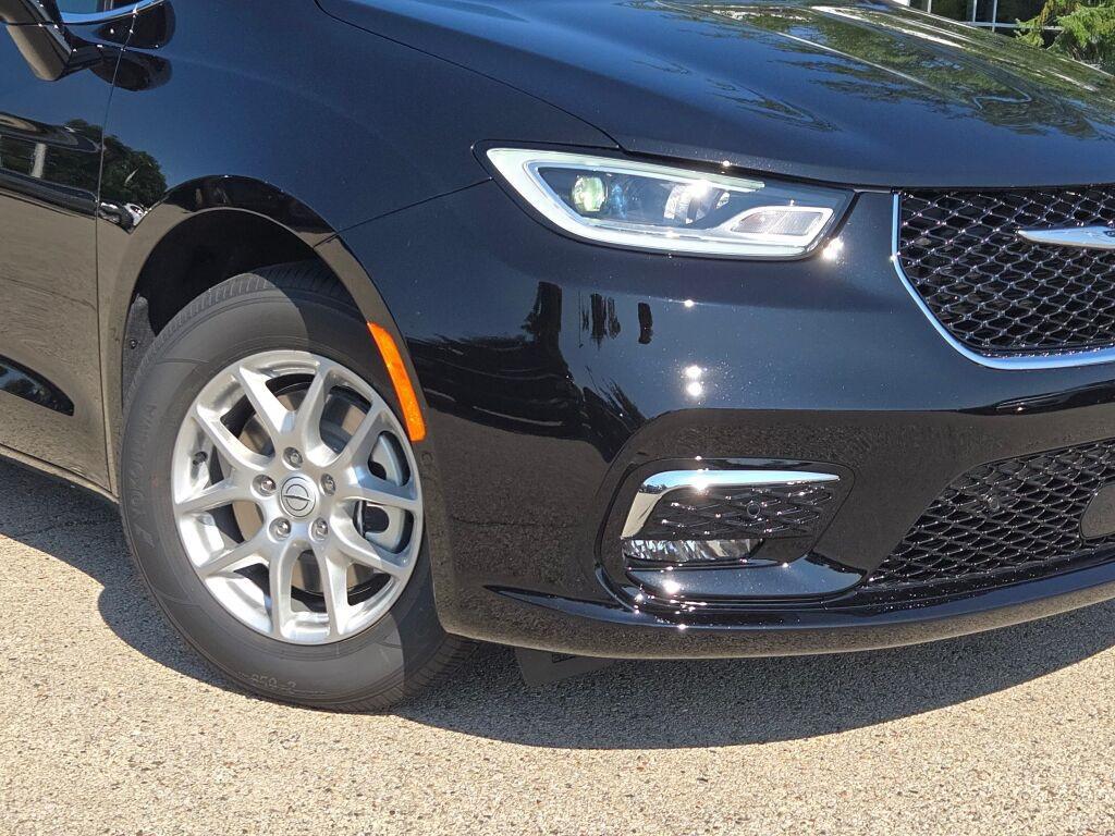new 2026 Chrysler Pacifica car, priced at $37,450