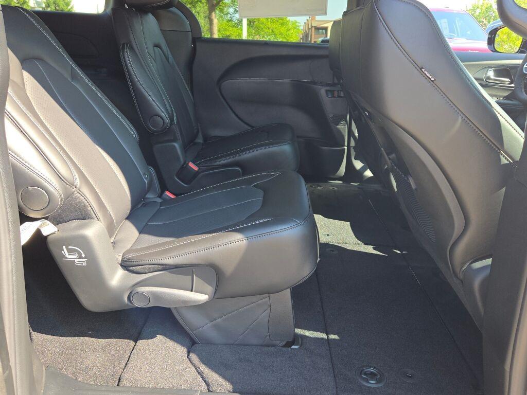new 2026 Chrysler Pacifica car, priced at $37,450