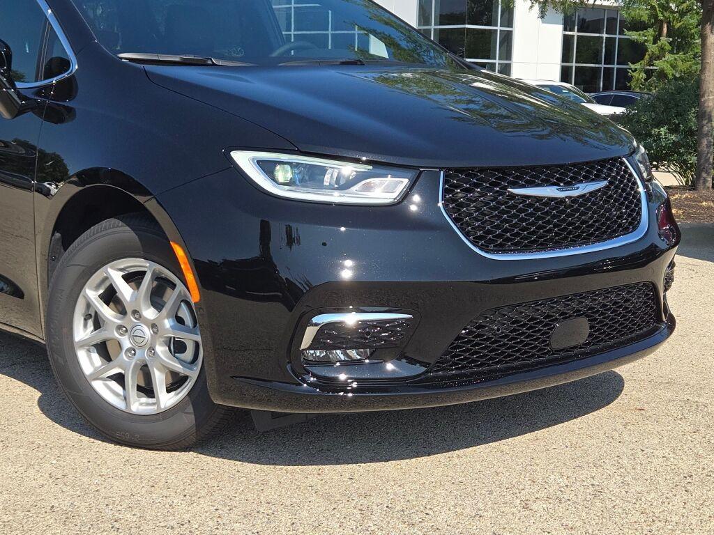 new 2026 Chrysler Pacifica car, priced at $37,450