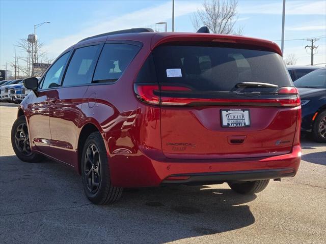 new 2025 Chrysler Pacifica Hybrid car, priced at $48,775