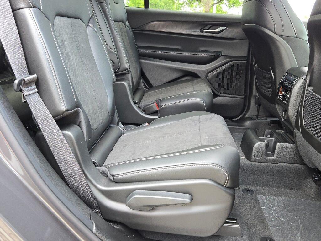 new 2025 Jeep Grand Cherokee L car, priced at $41,730