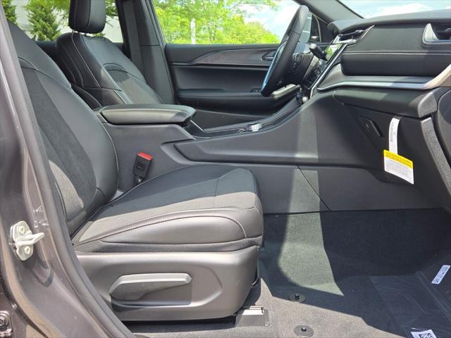 new 2025 Jeep Grand Cherokee L car, priced at $42,497