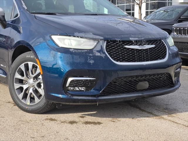 new 2025 Chrysler Pacifica car, priced at $54,975