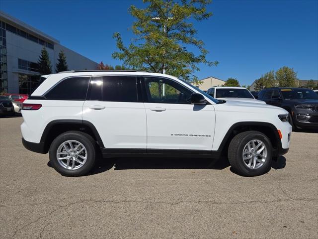 new 2025 Jeep Grand Cherokee car, priced at $40,875