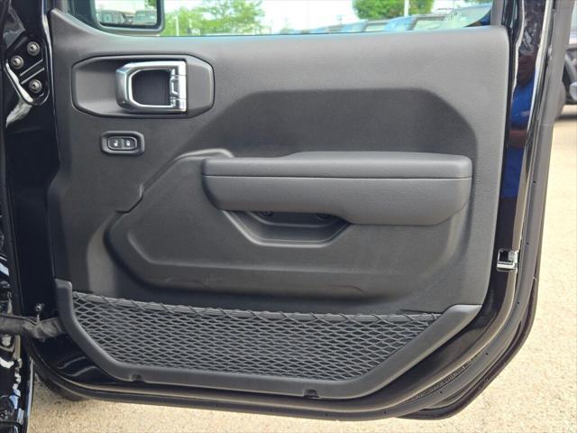 new 2025 Jeep Wrangler car, priced at $42,304