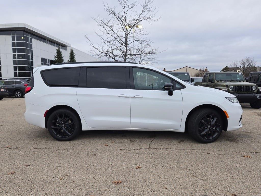 new 2026 Chrysler Pacifica car, priced at $52,905