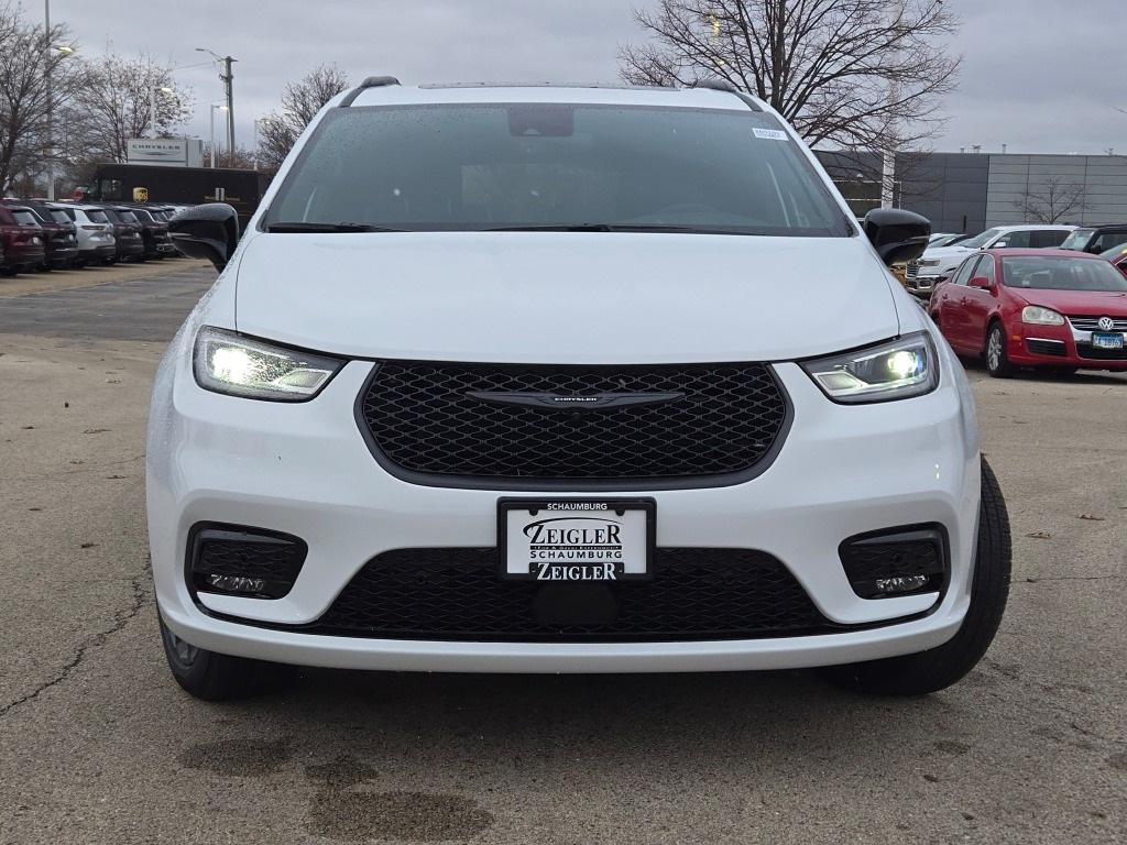new 2026 Chrysler Pacifica car, priced at $52,905