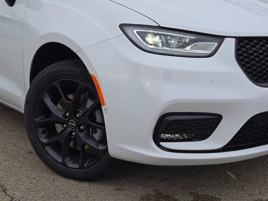 new 2026 Chrysler Pacifica car, priced at $52,905
