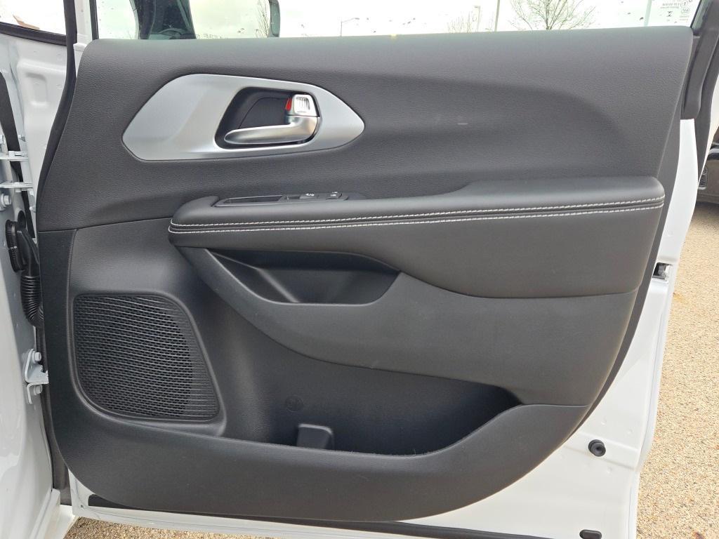 new 2026 Chrysler Pacifica car, priced at $52,905