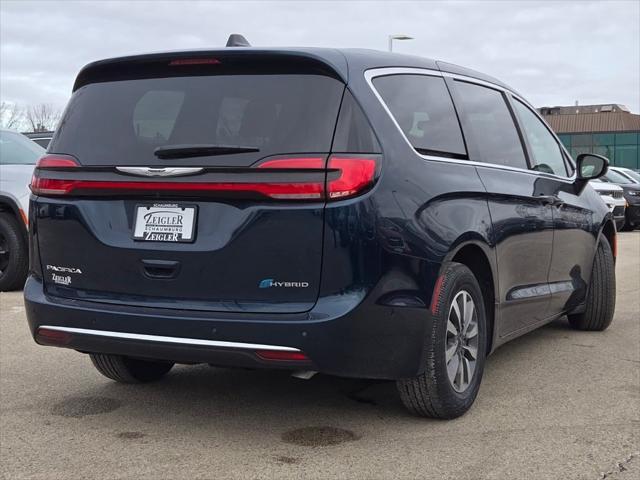 new 2025 Chrysler Pacifica Hybrid car, priced at $48,020