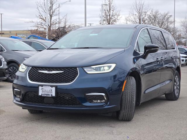 new 2025 Chrysler Pacifica Hybrid car, priced at $48,020