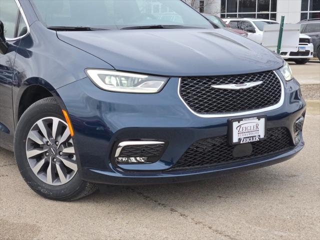 new 2025 Chrysler Pacifica Hybrid car, priced at $48,020