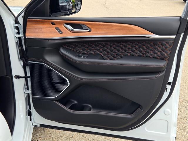 new 2025 Jeep Grand Cherokee L car, priced at $62,461