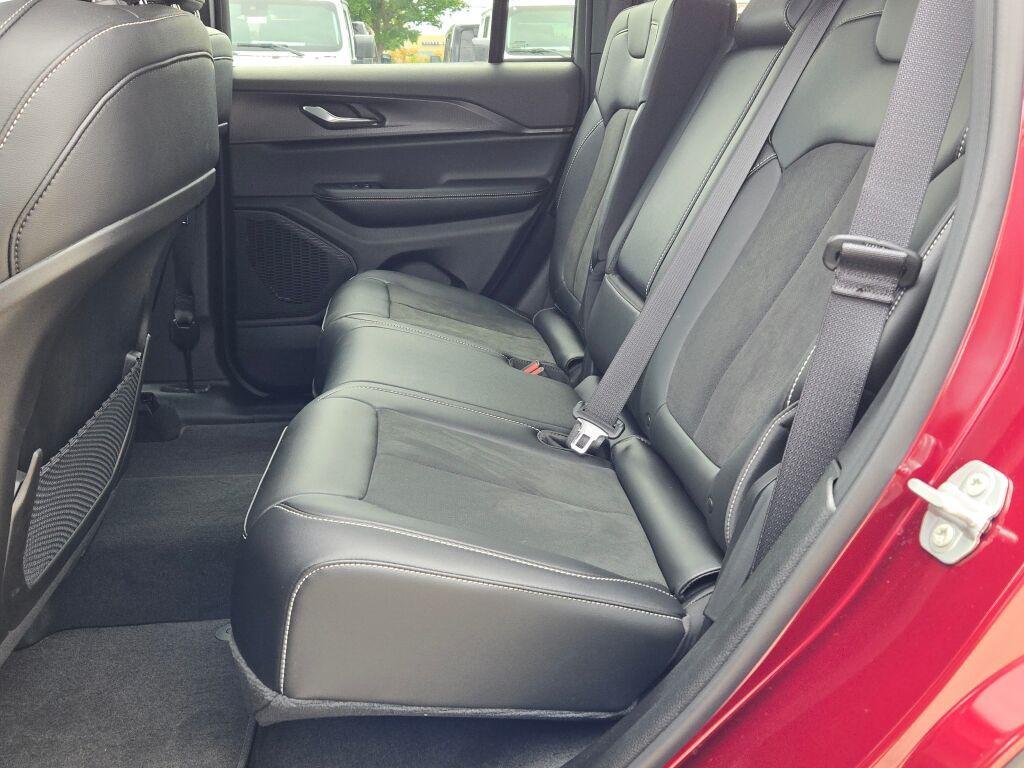 new 2025 Jeep Grand Cherokee car, priced at $37,475