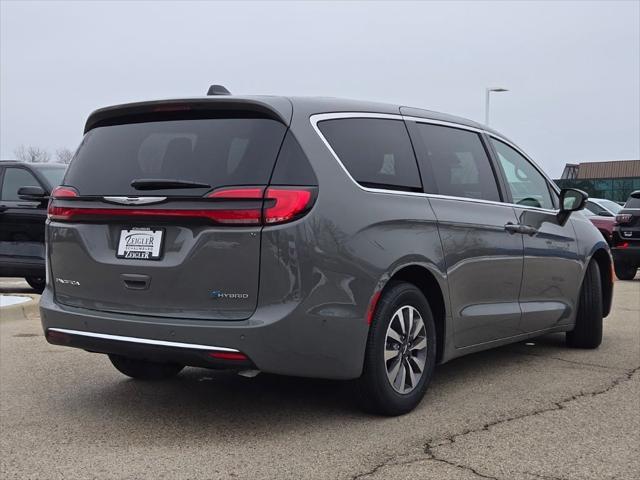 new 2025 Chrysler Pacifica Hybrid car, priced at $47,025