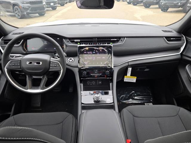 new 2025 Jeep Grand Cherokee car, priced at $39,575