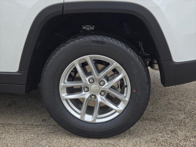 new 2025 Jeep Grand Cherokee car, priced at $39,575
