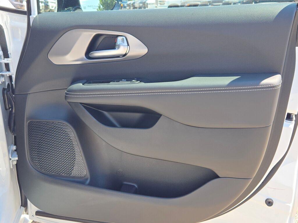 new 2025 Chrysler Pacifica car, priced at $40,425