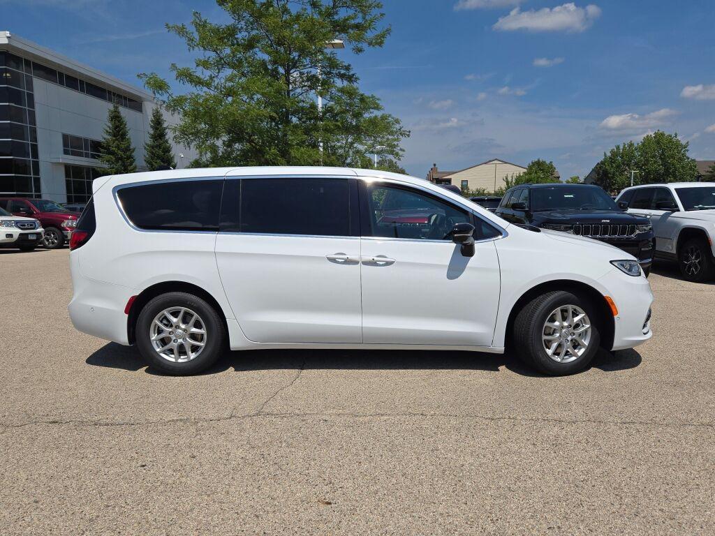 new 2025 Chrysler Pacifica car, priced at $40,425