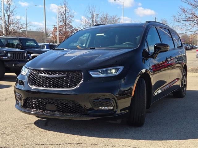 new 2025 Chrysler Pacifica Hybrid car, priced at $52,280