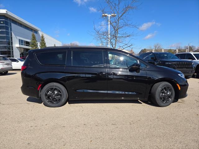 new 2025 Chrysler Pacifica Hybrid car, priced at $52,280