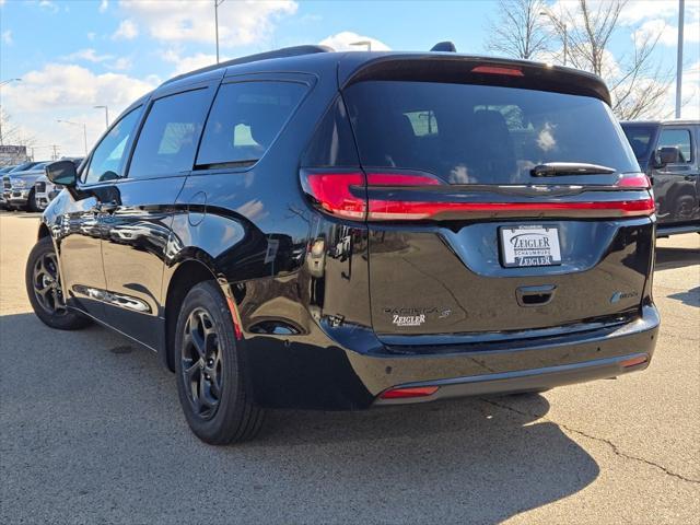 new 2025 Chrysler Pacifica Hybrid car, priced at $52,280