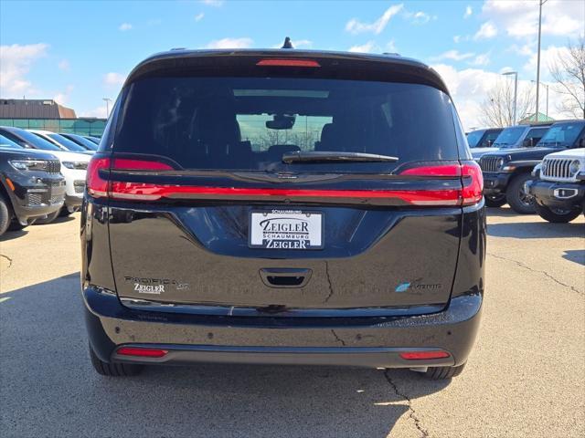 new 2025 Chrysler Pacifica Hybrid car, priced at $52,280