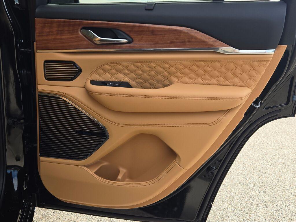 new 2025 Jeep Grand Cherokee car, priced at $64,425