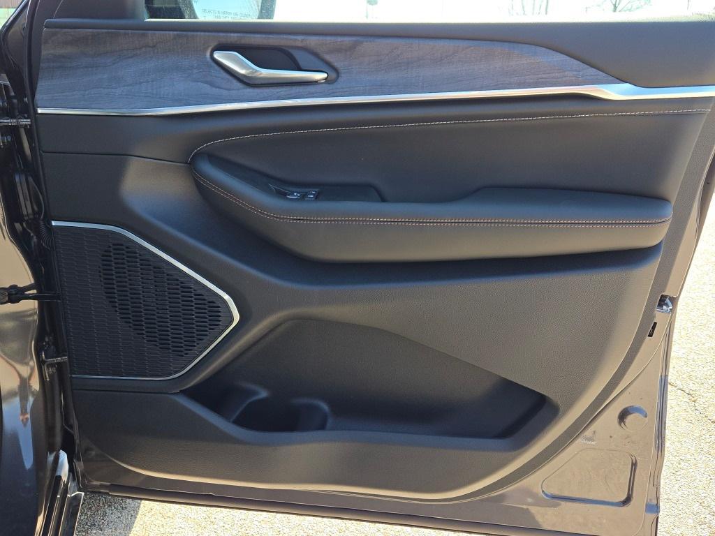 new 2025 Jeep Grand Cherokee car, priced at $51,835