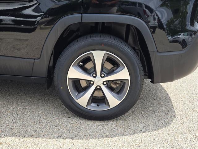 used 2021 Jeep Cherokee car, priced at $22,900