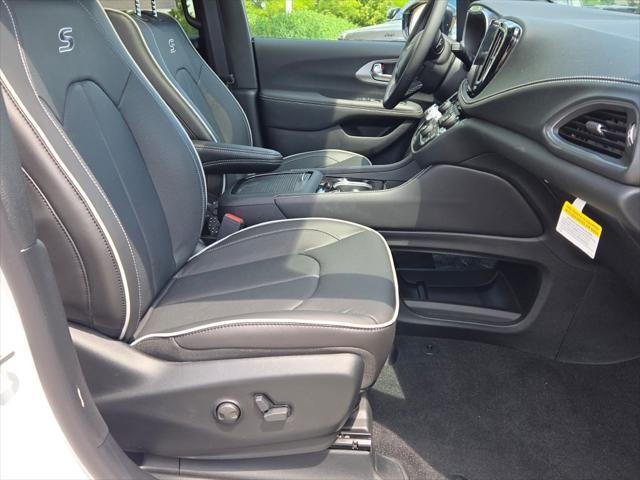 new 2025 Chrysler Pacifica car, priced at $48,186