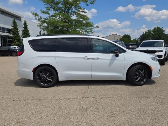 new 2025 Chrysler Pacifica car, priced at $48,186