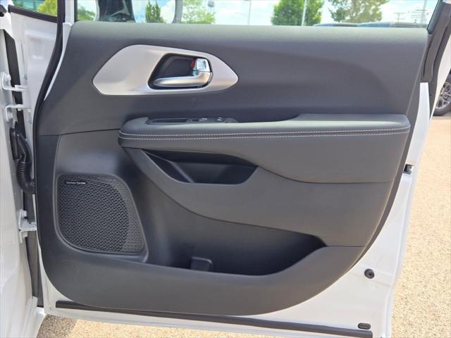 new 2025 Chrysler Pacifica car, priced at $48,186