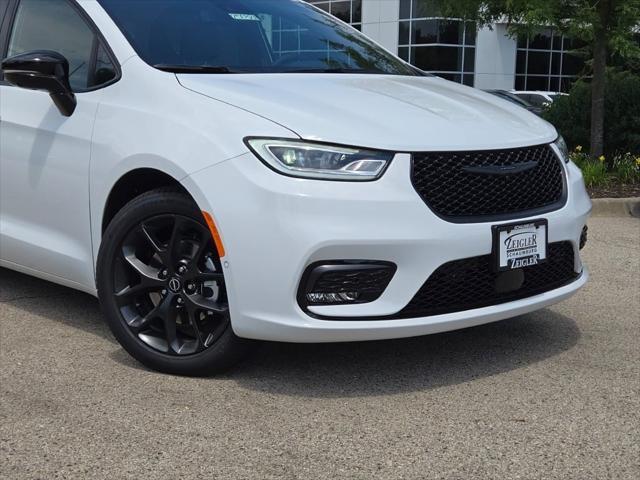 new 2025 Chrysler Pacifica car, priced at $48,186
