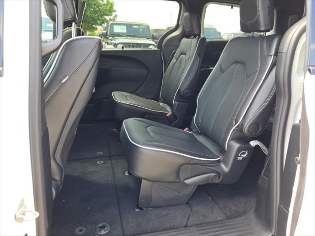 new 2025 Chrysler Pacifica car, priced at $48,186