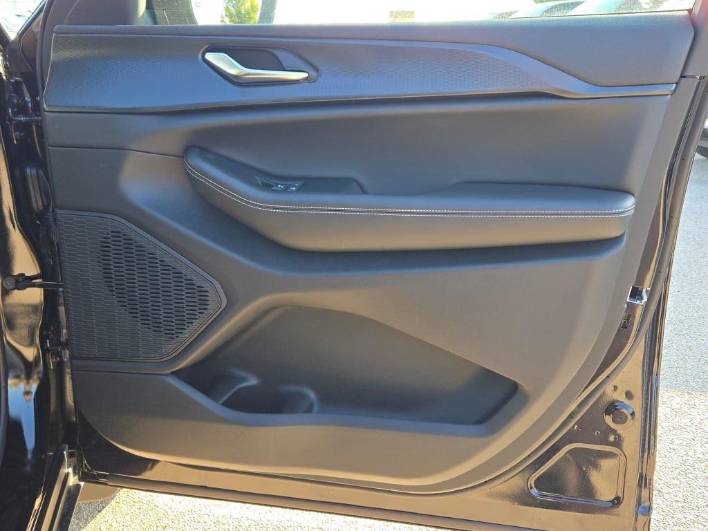 new 2025 Jeep Grand Cherokee car, priced at $37,595