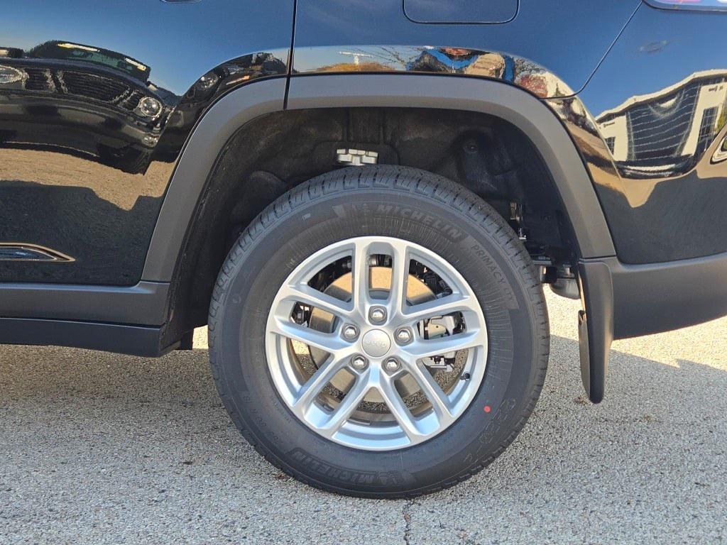 new 2025 Jeep Grand Cherokee car, priced at $37,595